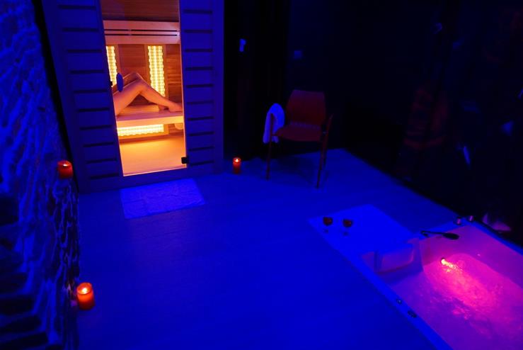 spa avec jacuzzi et sauna privatif